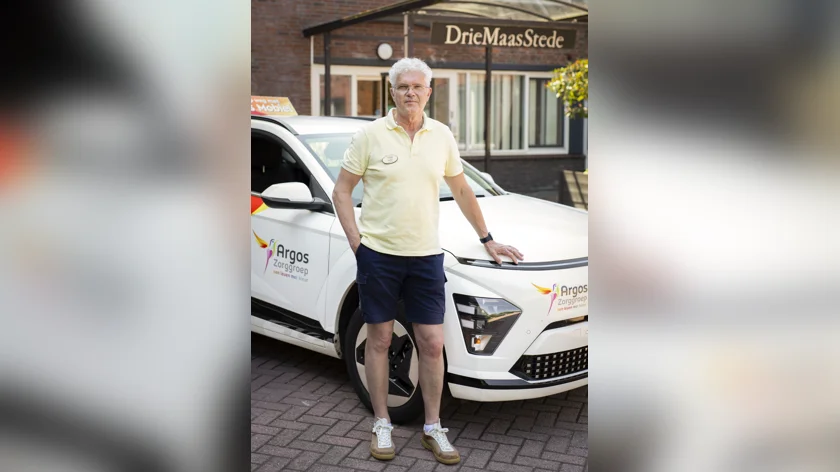 Als vrijwillige chauffeur brengt Ron kwetsbare mensen van deur tot deur