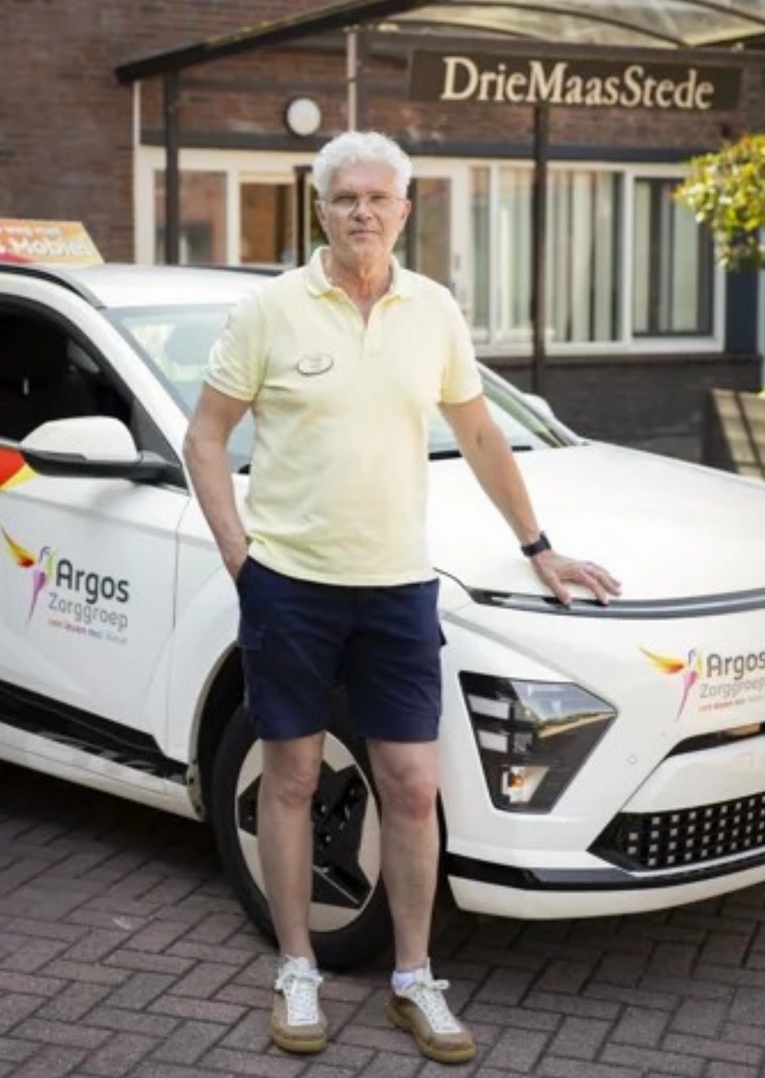 Als vrijwillige chauffeur brengt Ron kwetsbare mensen van deur tot deur